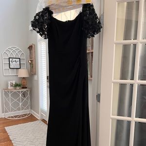 Black dress Size 12. Bought from Dillards…looks  much better on